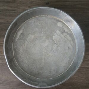 Mirro‎ vintage 9 Inch Round Aluminum Cake Pan Baking Kitchenware